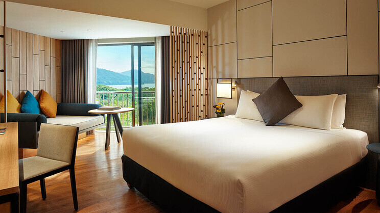 Deluxe Sea-Facing Room